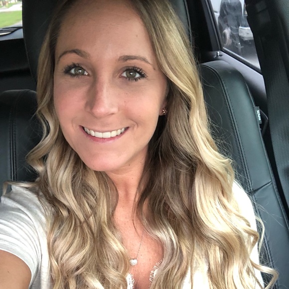 Meet your Posher, Kim - Picture 2 of 4